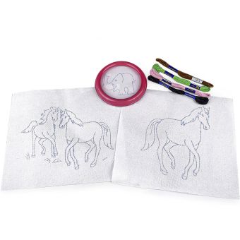 Dětská vyšívací sada s předtištěným motivem 380095/7, koně (rámeček, předtisk a příze)