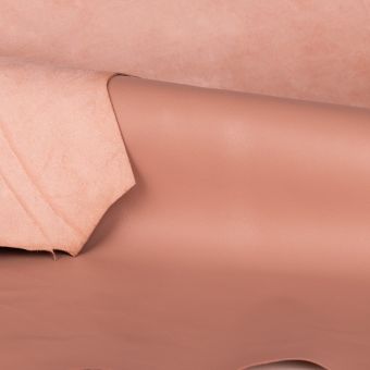 Pravá přírodní kozí kůže / kozinka SKINITO tmavě pudrová, růžová, tloušťka 0,8 - 1 mm, celý kus 60 dm²