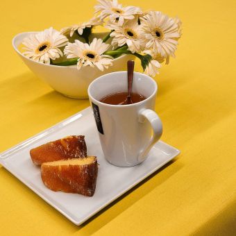 Nešpinivý / teflonový látkový ubrus UNI 3007 STŘEDNĚ ŽLUTÁ, (více rozměrů)