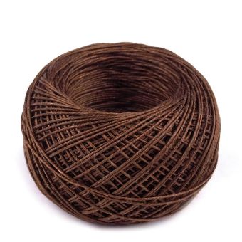 Univerzální šicí nit kovářská 240142/7965 lněná, tmavě hnědá, návin 50m, plastové pouzdro 