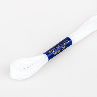 Vyšívací příze NORMA / BAVLNKA 0010 bílá, jednobarevná, 1,5g/15m
