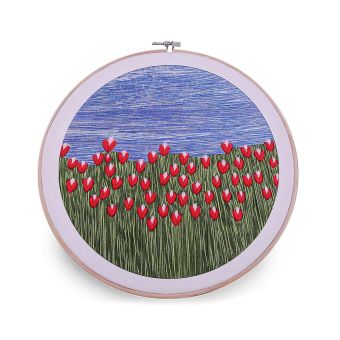 Vyšívací sada s předtištěným motivem 380731/1, vlčí máky na louce (rámeček, předtisk, jehly a příze), průměr 26,5cm