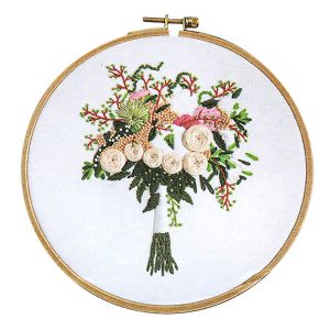 Vyšívací dárková sada s předtištěným motivem 380636/2, krémovo-zelená kytice (předtisk, jehly a příze), 15x22cm