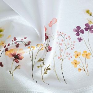 Žakárová vitrážová záclona KVÍTÍ TISK, barevné květiny, bílá, s bordurou (více výšek, v metráži)