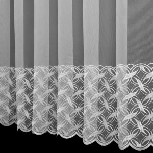 Žakárová záclona 12501, vyšívané ornamenty, bílá, s bordurou (více výšek, v metráži)