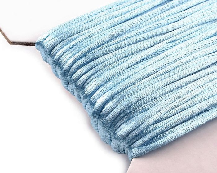 Pletací saténová příze / šňůra 310022/104 modrá ledová, jednobarevná, 2mm, 25 metrů