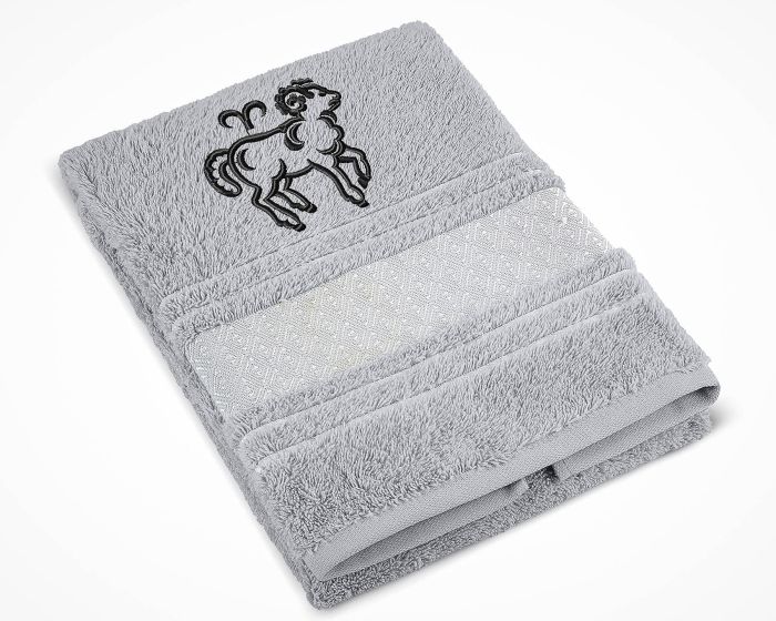 Froté ručník S VÝŠIVKOU ZNAMENÍ ZVĚROKRUH BERAN, šedý, 50x100cm