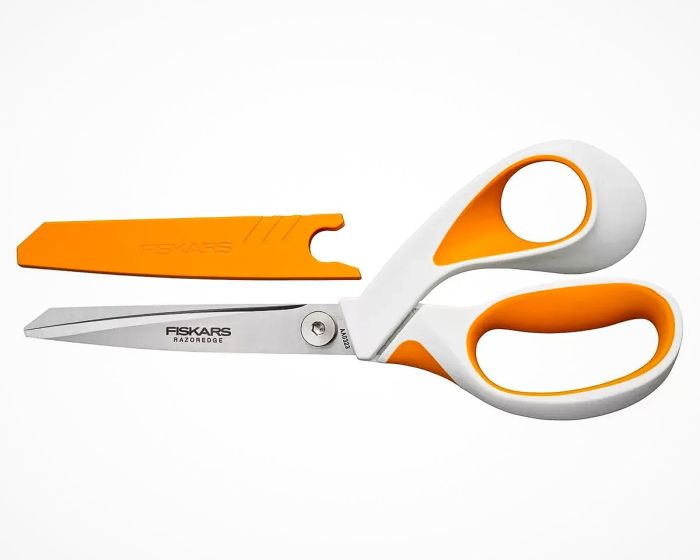 Krejčovské nůžky FISKARS NA LÁTKU 1070078, RazorEdge, ergonomickou rukojetí, délka 21 cm