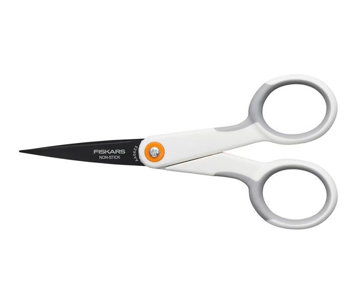 Krejčovské nůžky FISKARS Non-Stick 1070025, s měkkou rukojetí, délka ostří 4,7cm, celková délka 12,3 cm