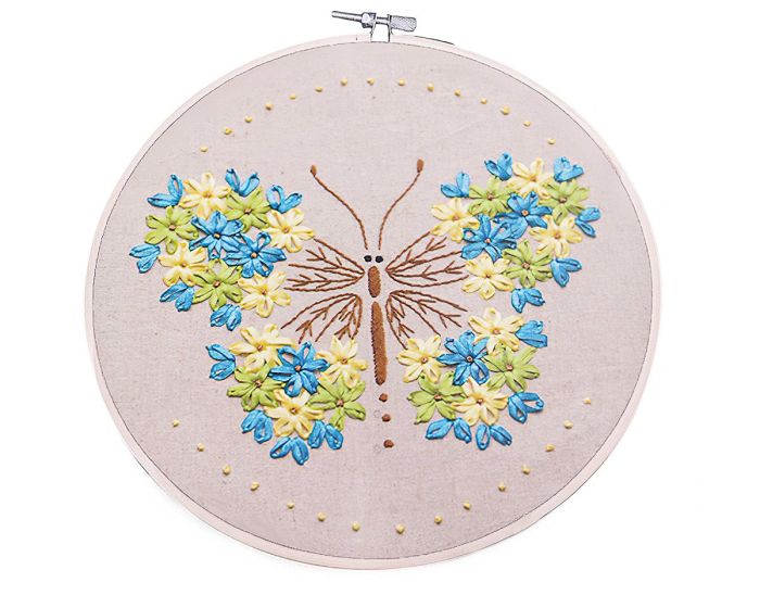Vyšívací sada s předtištěným motivem 380731/6, květinový motýl (rámeček, předtisk, jehly a příze), průměr 26,5cm