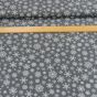 Směsové plátno vánoční 30128/20, vločky na tmavě šedé, š.140cm (látka v metráži)