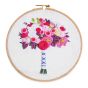 Vyšívací dárková sada s předtištěným motivem 380637/10, růžovo-fialová kytice (předtisk, jehly a příze), 15x22cm