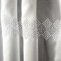 Voálová záclona 8634-2B vyšívané kosočtverce v pruzích, s bordurou, bílá (více výšek, v metráži)