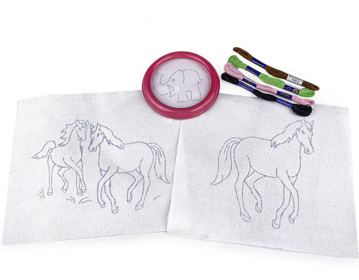 Dětská vyšívací sada s předtištěným motivem 380095/7, koně (rámeček, předtisk a příze)