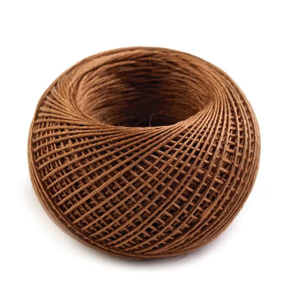 Univerzální šicí nit kovářská 240142/7958 lněná, hnědá přírodní, návin 50m, plastové pouzdro 