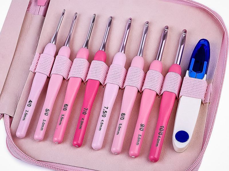 Háčky na háčkování hliníkové s plastovou rukojetí 040239, sada 8 velikostí + cvakačky v pouzdře, 13,7cm