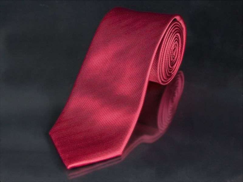 Kravata pánská AMJ, šikmý proužkovaný vzor KU0024, červená