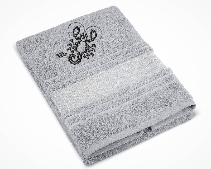Froté ručník S VÝŠIVKOU ZNAMENÍ ZVĚROKRUH ŠTÍR, šedý, 50x100cm