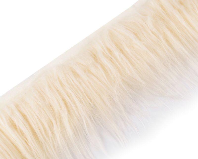 Kožešina / vousy dekorační 870867/2 krémová, délka chlupů 10cm, šíře 13cm ( v metráži)