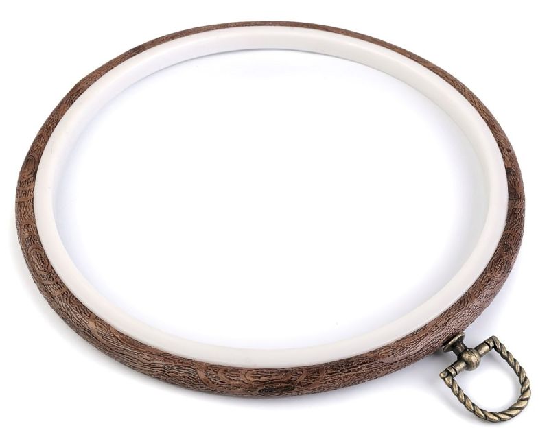 Vyšívací plastový kruh 090506 k zavěšení, imitace dřeva, hnědý, průměr 20cm