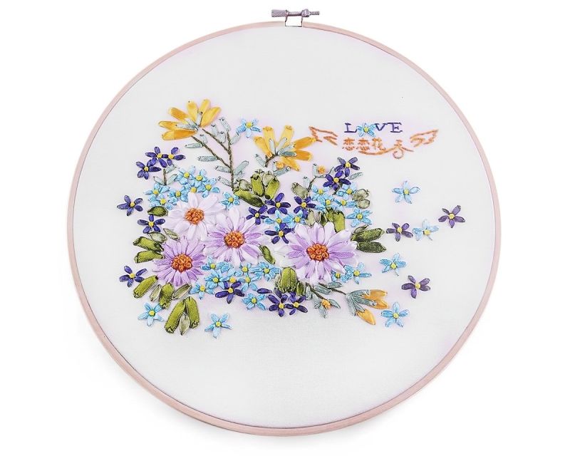 Vyšívací sada s předtištěným motivem 380731/3, žluté a fialové kvítky (rámeček, předtisk, jehly a příze), průměr 26,5cm