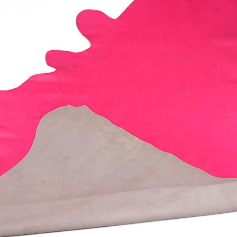 Pravá přírodní hovězí kůže / hovězina SKINITO reflexní růžová, tloušťka 1,4 - 1,6 mm, ve střihu po A4 